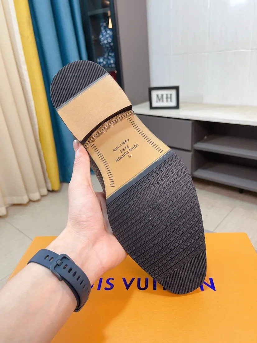 Ex-factory price 720🌹🌹High version [LV] Louis Vuitton's popular casual leather shoes🎖Fashionable and elegant🎖🎖Material: Original imported open-edge beaded cowhide, washed cowhide leather lining, original open-molded rubber outsole, high-end and classy, ​​elegant quality, instantly transforming into a handsome man ❤❤Standard\nNumber: 38-44